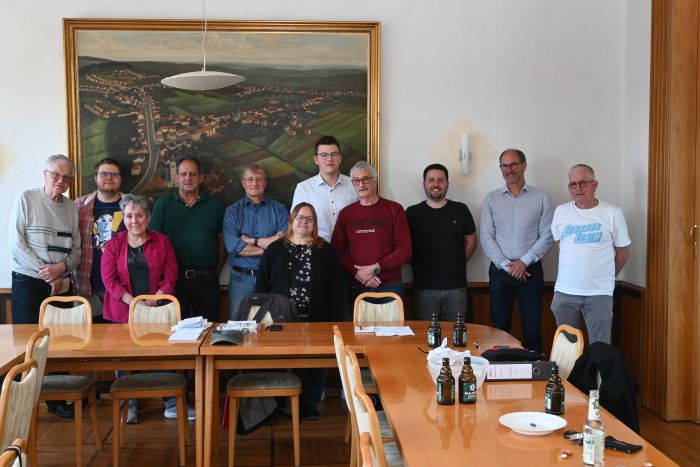 Der neue Vorstand des Ortsvereins ohne Jenny Fahrenkamp. Alle sichtlich zufrieden mit der Wahl.