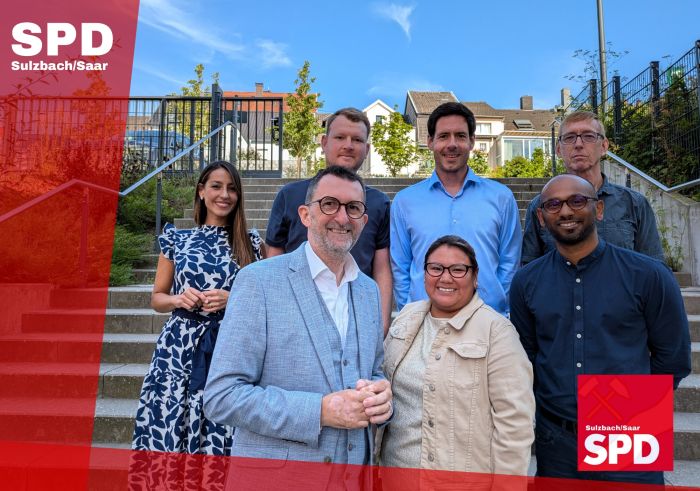 Die SPD Fraktion gemeinsam mit Innenminister Jost bei der Übergabe.